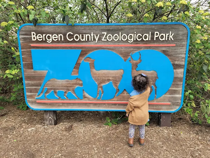 Bergen County Zoo Trail | Image of small child looking at park zoo sign