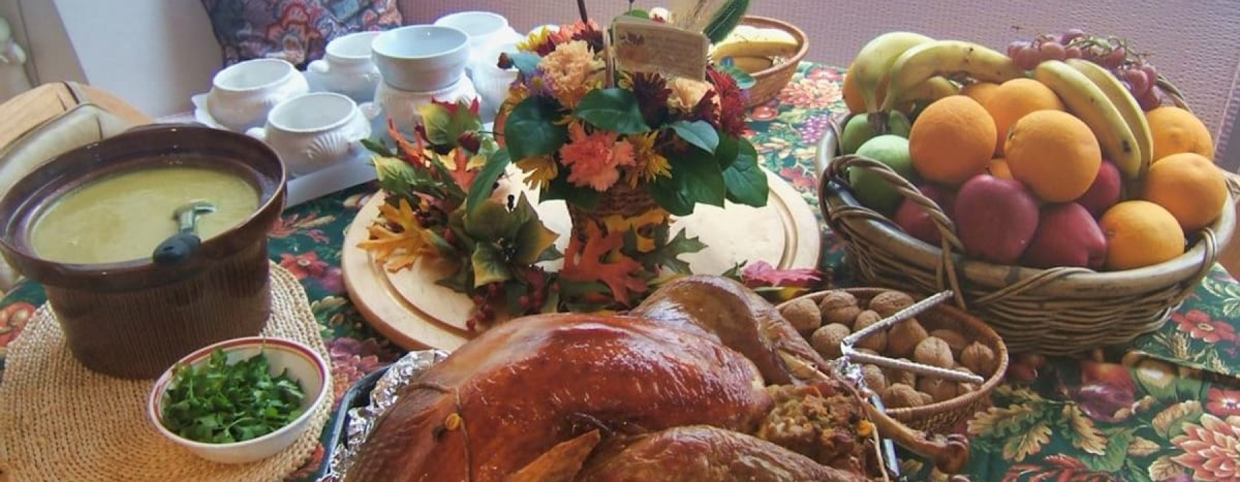 Hackensack NJ Apartments | Holiday meal with turkey and fruit